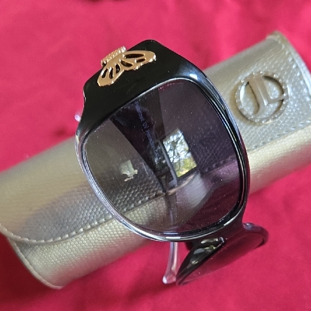 Judith Leiber "Butterfly" Polarized Sunglasses With Case. Euc. (Bin 008)